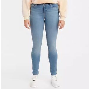Levi’s 710 Super Skinny Ripped Jean in Ontario Spring Light Wash